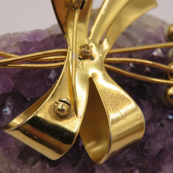 Coro Gold Tone Bow Brooch with Faux Pearls - Picture 6 of 7